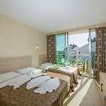 Hotel Side Lowe