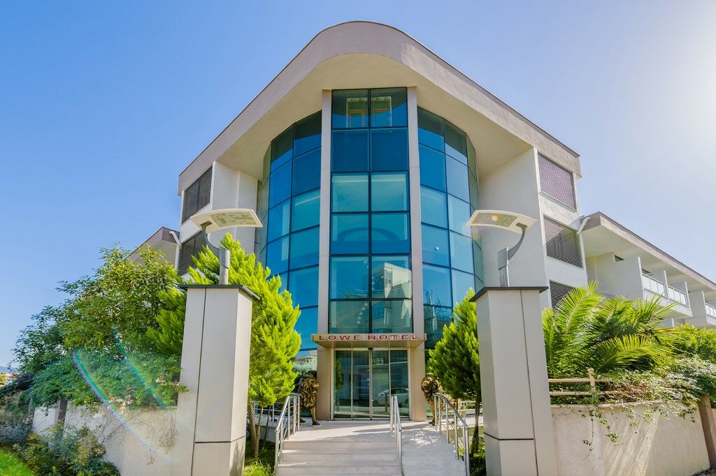 Lowe Otel